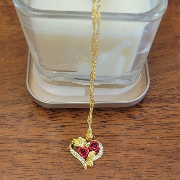 Heart & Roses charm showing your love for mom  NEW - Picture 3 of 4